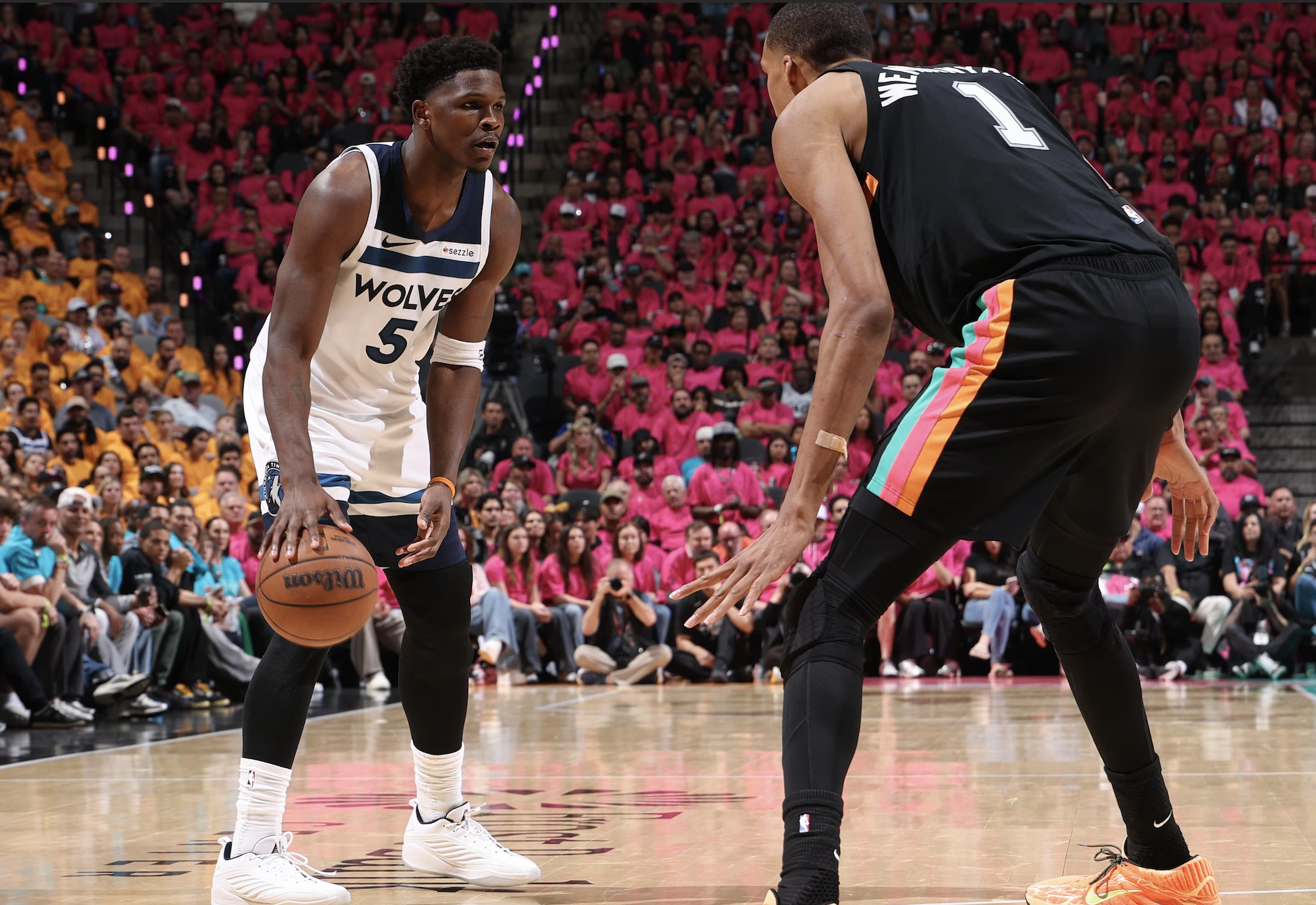 San Antonio Spurs dominate Game 2