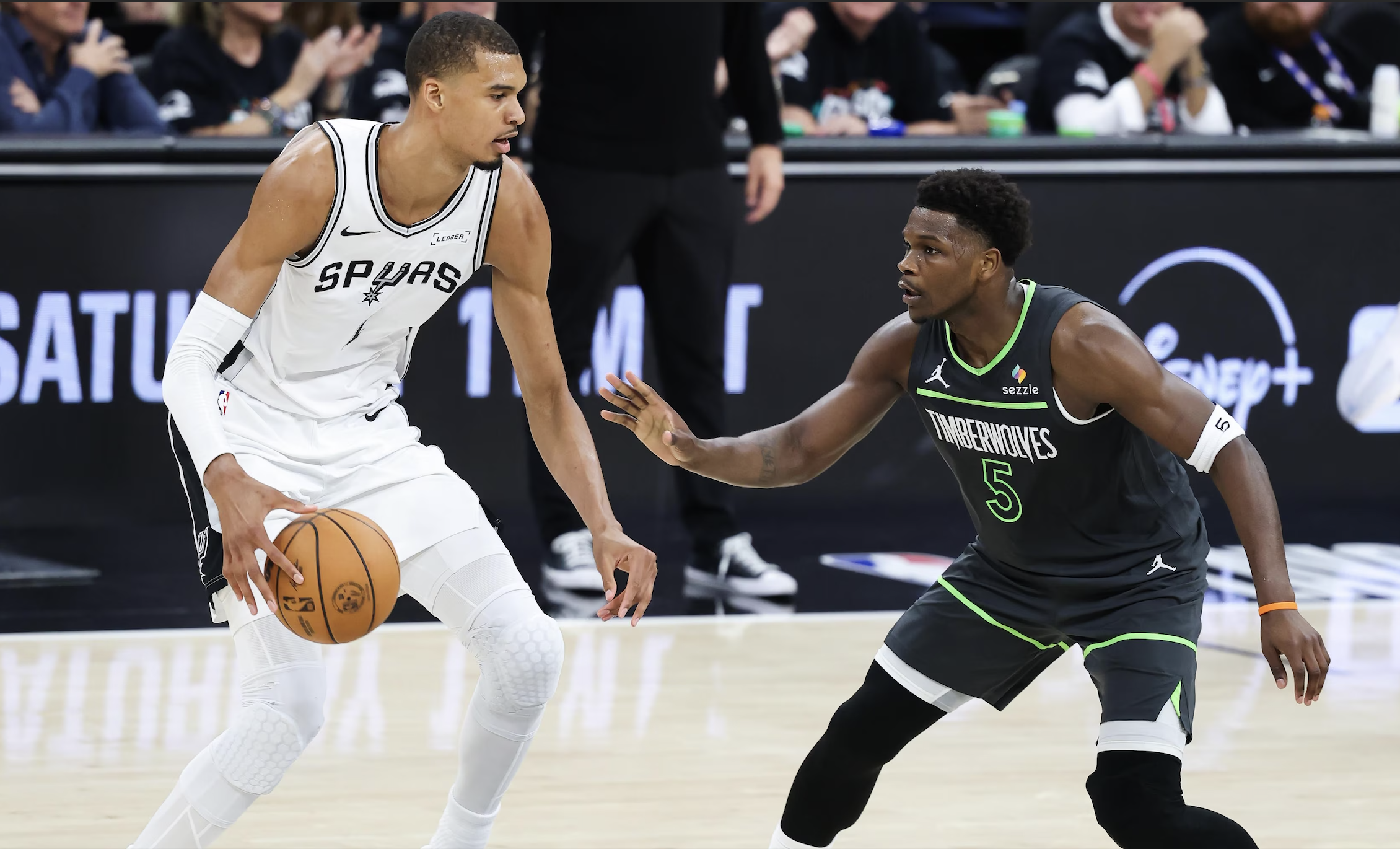 Spurs blowout wolves by 38